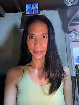 Snapshot of bellaUtops chatting on May 8, 2026, 12:53 pm bellaUtops online show from May 8, 2026, 12:53 pm