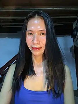 Snapshot of bellaUtops chatting on May 27, 2026, 2:35 pm bellaUtops online show from May 27, 2026, 2:35 pm