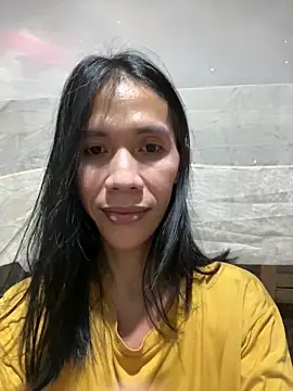 Snapshot of bellaUtops chatting on April 21, 2026, 3:57 am bellaUtops online show from April 21, 2026, 3:57 am