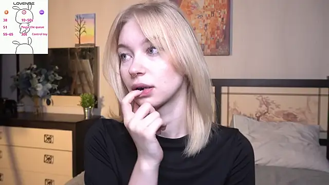 ShanelTunon online show from November 21, 2025, 7:13 pm