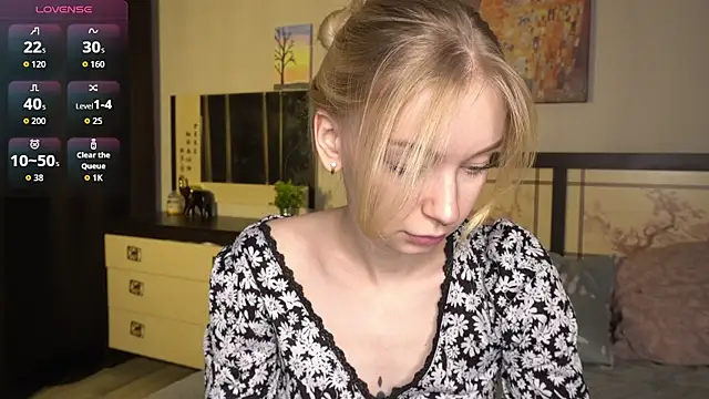 ShanelTunon online show from November 16, 2025, 8:13 pm