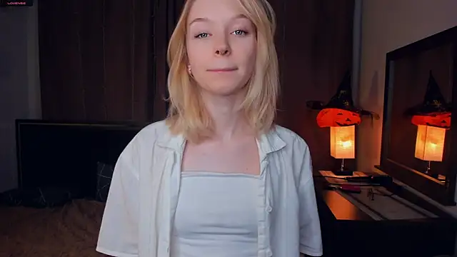 ShanelTunon online show from November 1, 2025, 7:41 pm