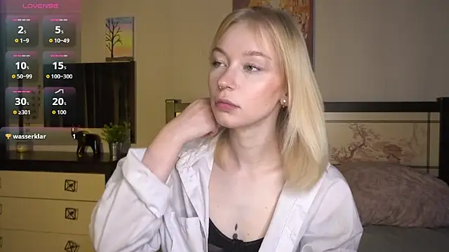 ShanelTunon online show from November 13, 2025, 8:13 pm