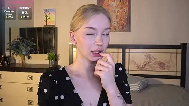 ShanelTunon online show from November 19, 2025, 8:09 pm