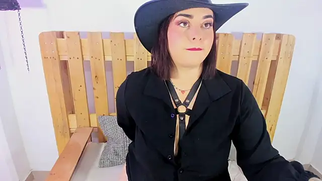 Romina foxxx  online show from November 7, 2025, 11:59 am