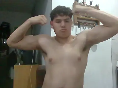 Snapshot of Myboy0020 chatting on November 24, 2025, 10:32 pm Myboy0020 online show from November 24, 2025, 10:32 pm