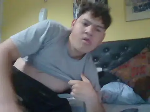 Snapshot of Myboy0020 chatting on November 7, 2025, 2:32 pm Myboy0020 online show from November 7, 2025, 2:32 pm