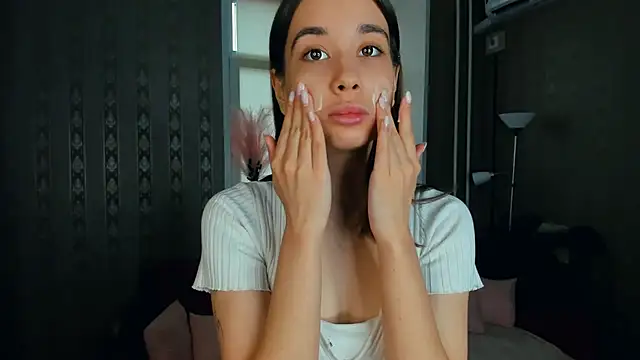 JacalynSchreiber online show from December 4, 2025, 10:03 am