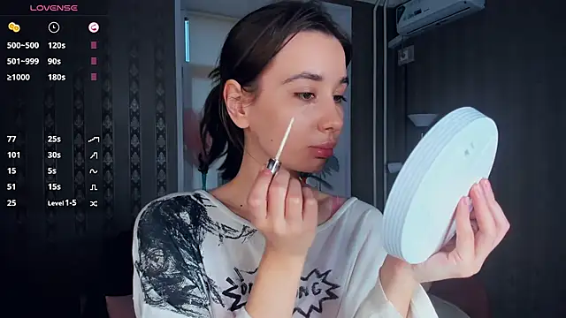 JacalynSchreiber online show from December 18, 2025, 7:57 am