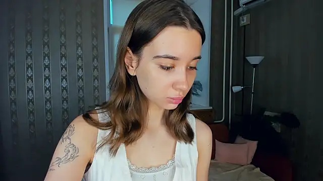 JacalynSchreiber online show from November 18, 2025, 9:01 am