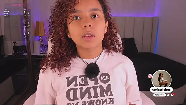 Snapshot of LaraCurls chatting on November 13, 2025, 11:36 am LaraCurls online show from November 13, 2025, 11:36 am