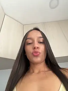 Brunettecollins05 online show from March 27, 2026, 9:27 pm