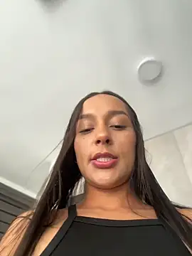 Brunettecollins05 online show from April 11, 2026, 9:51 pm