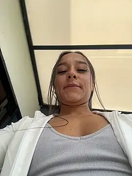 Snapshot of Brunettecollins05 chatting on April 17, 2026, 8:55 pm Brunettecollins05 online show from April 17, 2026, 8:55 pm