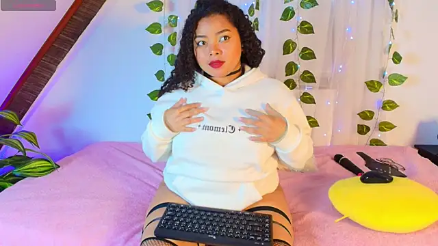 Snapshot of alanaa_gomezz chatting on June 18, 2026, 6:57 pm alanaa gomezz online show from June 18, 2026, 6:57 pm