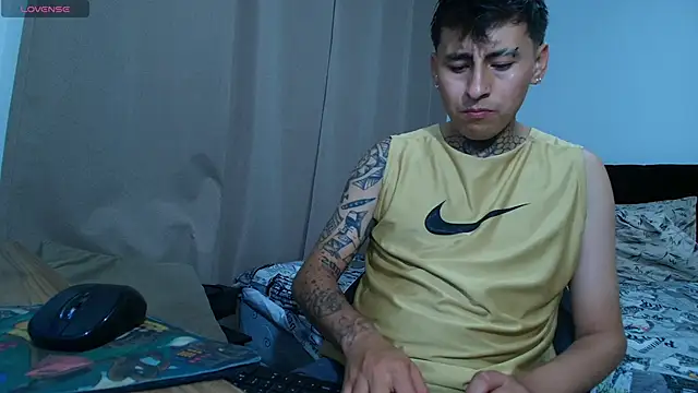 Snapshot of emi_liano10 chatting on November 8, 2025, 11:41 pm emi liano10 online show from November 8, 2025, 11:41 pm