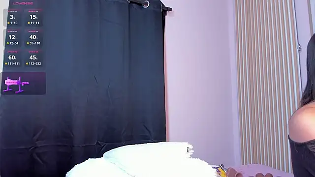 Snapshot of Alismith2 chatting on November 5, 2025, 11:30 pm Alismith2 online show from November 5, 2025, 11:30 pm