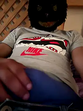 Elpichulotote20 online show from November 16, 2025, 7:51 pm