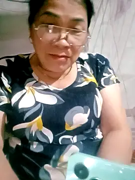 Snapshot of small-house123 chatting on November 6, 2025, 4:33 pm small-house123 online show from November 6, 2025, 4:33 pm