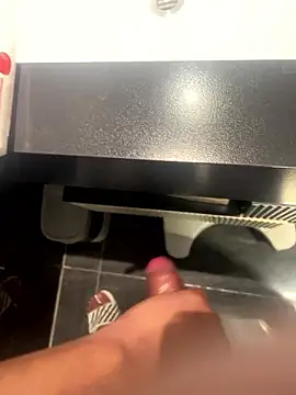 yabgtuoyi online show from November 4, 2025, 9:13 am