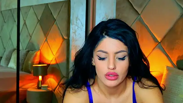 Snapshot of Myla-b chatting on March 4, 2026, 10:06 pm Myla-b online show from March 4, 2026, 10:06 pm
