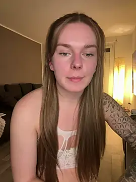 LisaFreierxx online show from February 13, 2026, 9:15 pm