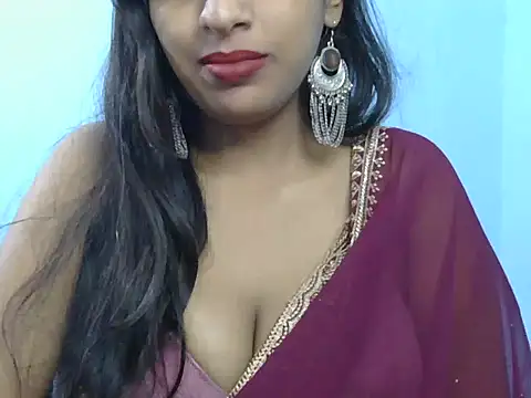 Snapshot of roja-1 chatting on November 17, 2025, 4:44 pm roja-1 online show from November 17, 2025, 4:44 pm