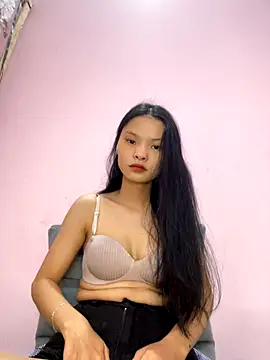 Snapshot of lung-linh chatting on November 19, 2025, 2:06 pm lung-linh online show from November 19, 2025, 2:06 pm