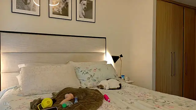 Snapshot of Itslillybloom chatting on November 28, 2025, 4:34 am Itslillybloom online show from November 28, 2025, 4:34 am