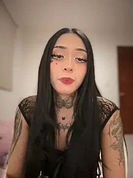 JIORYOvO online show from April 12, 2026, 3:10 am