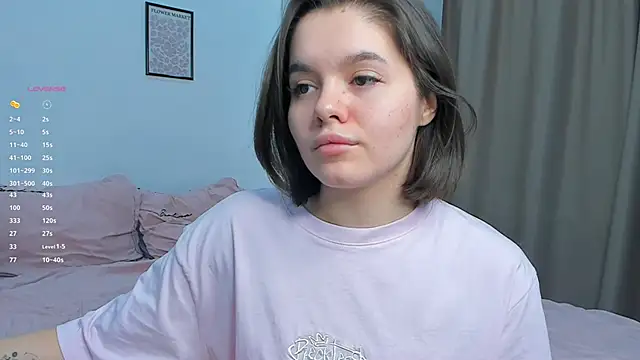 Snapshot of Xo_Laura chatting on March 4, 2026, 7:54 pm Xo Laura online show from March 4, 2026, 7:54 pm