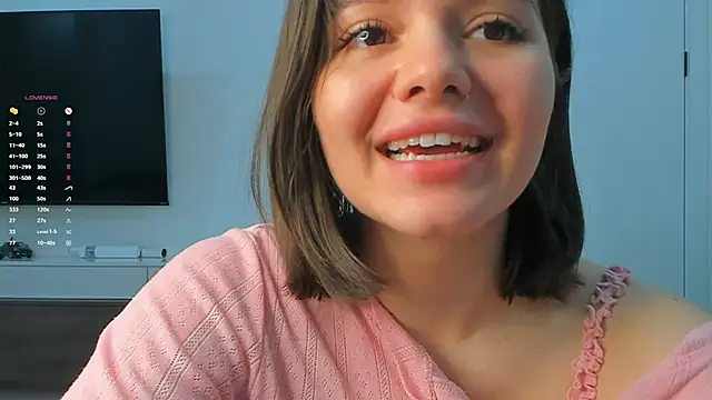 Snapshot of Xo_Laura chatting on April 12, 2026, 8:12 pm Xo Laura online show from April 12, 2026, 8:12 pm