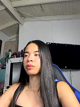 Snapshot of Milleradhara24 chatting on December 4, 2025, 11:37 pm Milleradhara24 online show from December 4, 2025, 11:37 pm