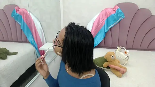 Snapshot of horny_bri_ chatting on December 22, 2025, 1:22 pm horny bri online show from December 22, 2025, 1:22 pm