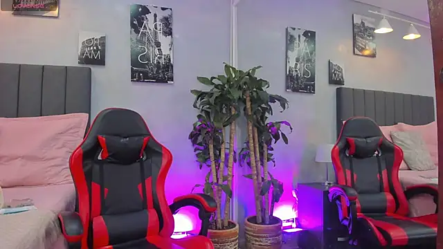 kendra london online show from November 25, 2025, 11:21 am