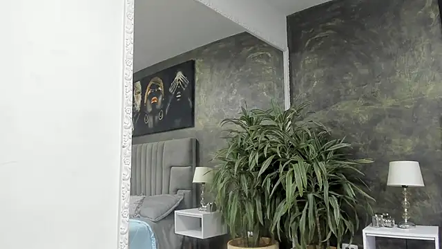 kendra london online show from December 21, 2025, 1:02 pm