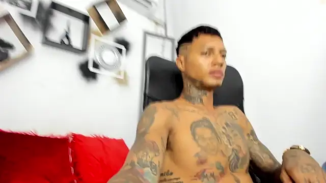 YuleimysAndAlex online show from November 24, 2025, 3:28 am