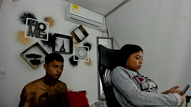 YuleimysAndAlex online show from December 3, 2025, 3:51 am