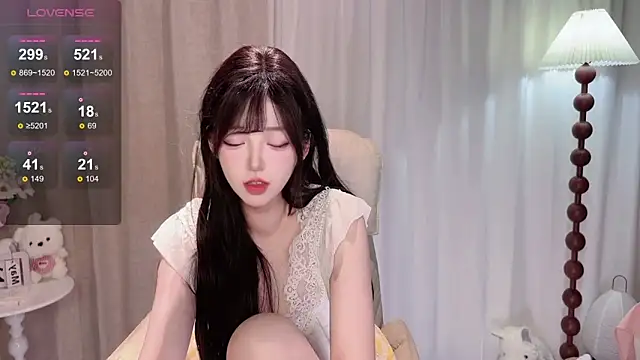 Yaiyigirl online show from May 30, 2026, 4:12 pm