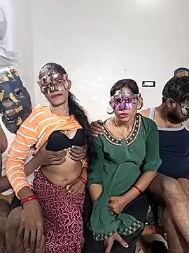 Snapshot of Real-Family chatting on December 20, 2025, 5:38 pm Real-Family online show from December 20, 2025, 5:38 pm