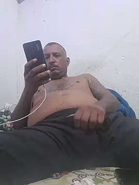 Snapshot of negrocomomisuerte chatting on December 15, 2025, 5:46 am negrocomomisuerte online show from December 15, 2025, 5:46 am