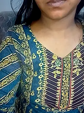 Snapshot of Neha533 chatting on May 3, 2026, 4:32 pm Neha533 online show from May 3, 2026, 4:32 pm