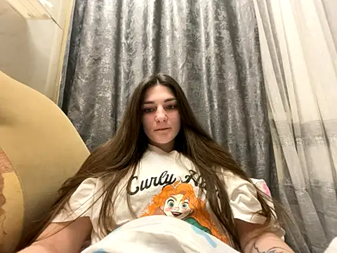 HelgaMun online show from November 28, 2025, 4:01 am