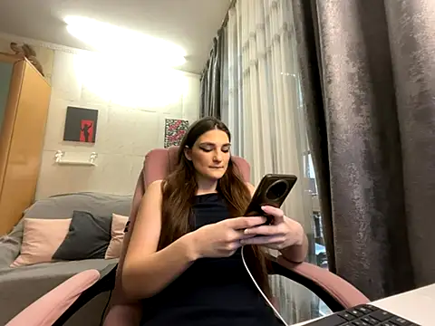 HelgaMun online show from November 18, 2025, 9:56 am