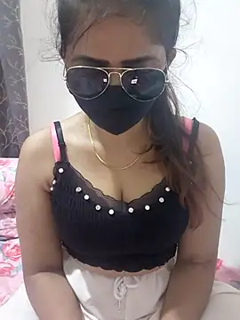 Aarti909090 online show from June 25, 2026, 6:02 pm