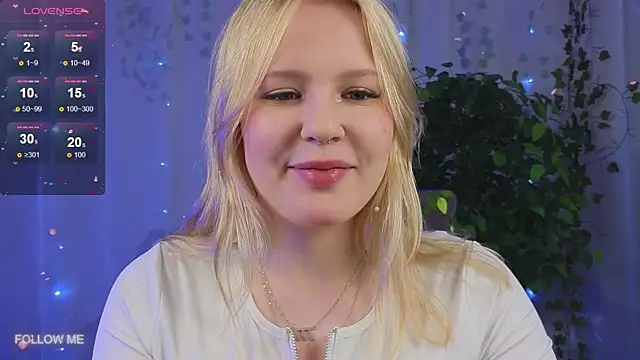 Snapshot of Mila_wxw chatting on November 15, 2025, 8:18 am Mila wxw online show from November 15, 2025, 8:18 am