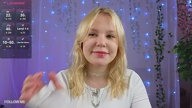 Snapshot of Mila_wxw chatting on November 8, 2025, 1:14 pm Mila wxw online show from November 8, 2025, 1:14 pm