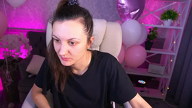 Snapshot of ZafiraMoonn chatting on February 21, 2026, 2:24 am ZafiraMoonn online show from February 21, 2026, 2:24 am