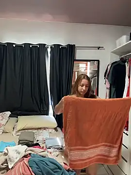 meninadeparis online show from April 3, 2026, 12:11 pm