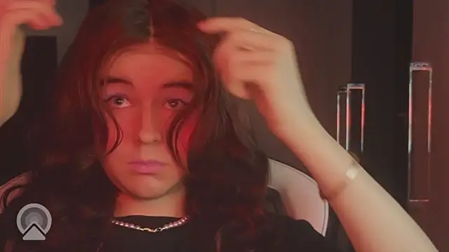 Snapshot of JanaLicious04 chatting on December 17, 2025, 9:53 pm JanaLicious04 online show from December 17, 2025, 9:53 pm